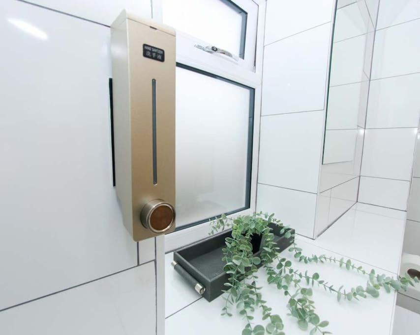 No12-Luxe Living Guest Apartment- 1 Bed-Garden-Private Parking-Wifi-Beach-City Swansea Extérieur photo