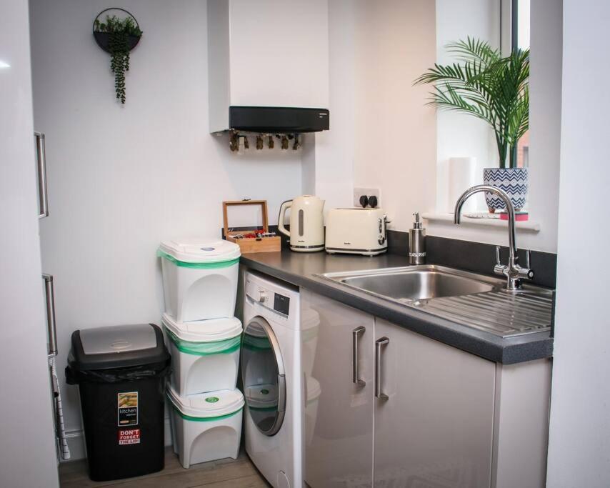 No12-Luxe Living Guest Apartment- 1 Bed-Garden-Private Parking-Wifi-Beach-City Swansea Extérieur photo